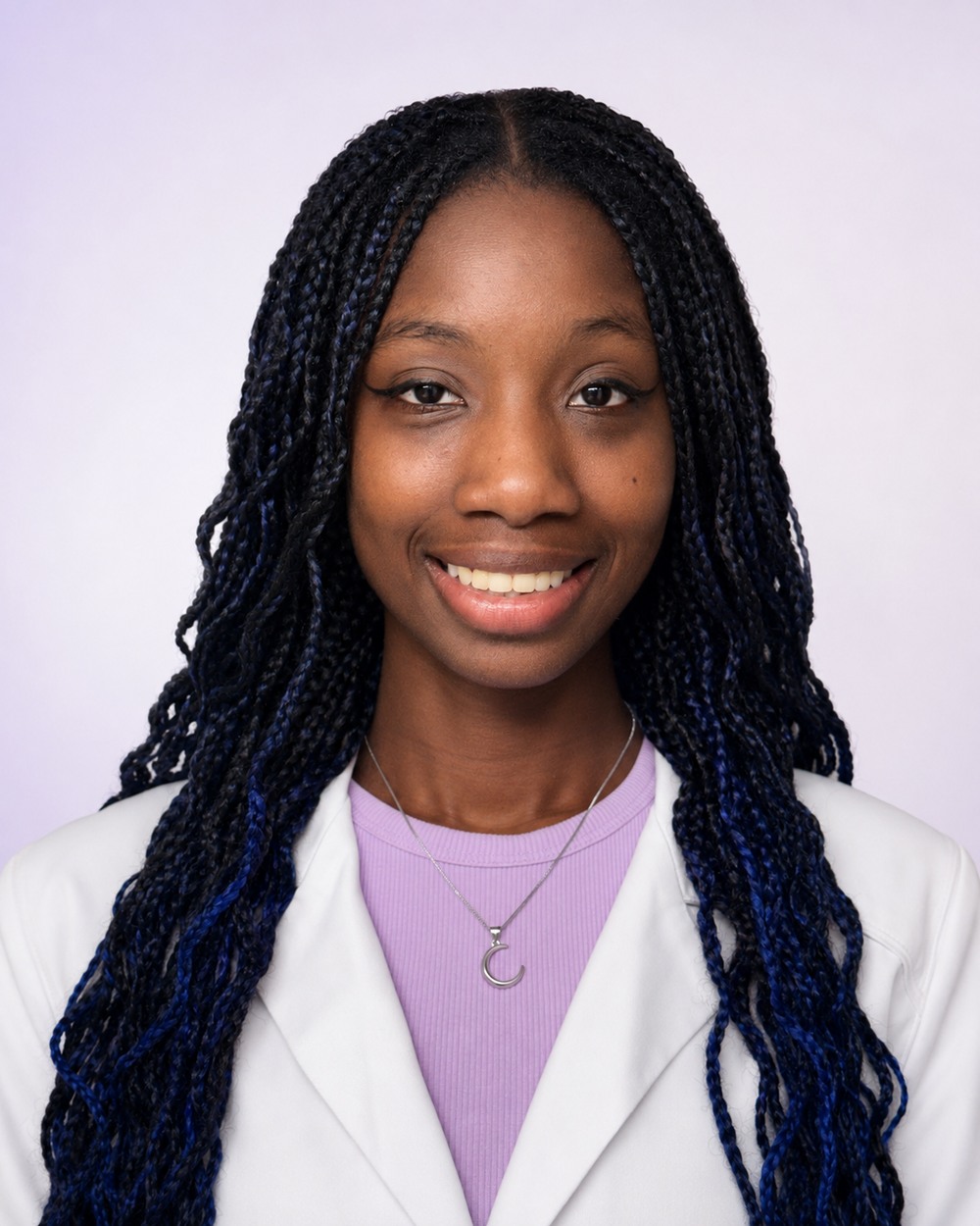 Portrait professionnel de Caroline Aminata FALL en blouse de laboratoire